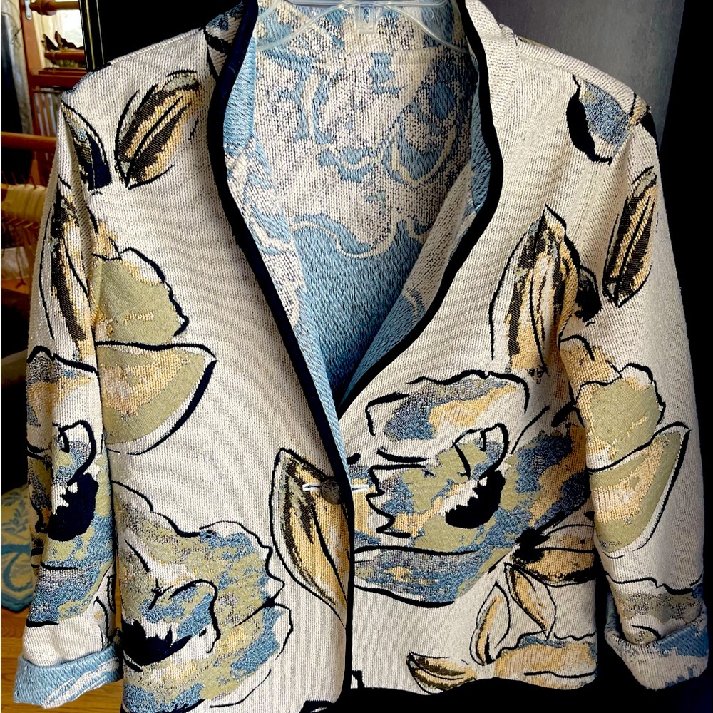Reversible artisan jacket. Unique and nice weight that hangs well.